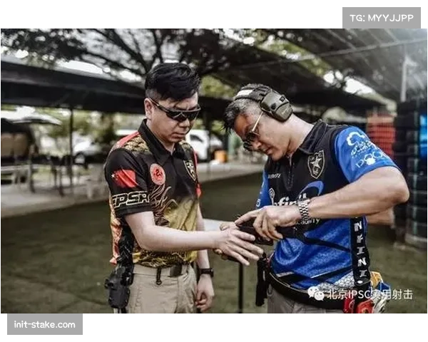 马竞新训练基地落成,内置专用于模拟高压下转换场景的智能训练场。 马竞新训练基地落成,内置专用于模拟高压下转换场景的智能训练场。