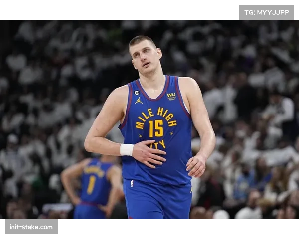 战术板：复盘独行侠为何用克莱伯而非莱夫利主防约基奇的低位